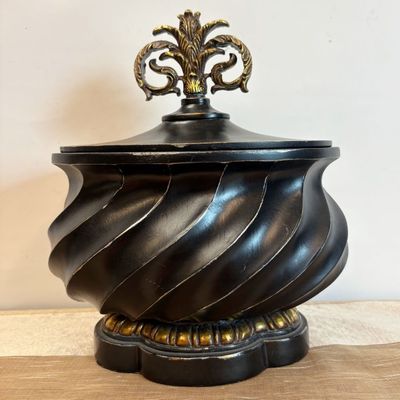 Urna Decorativa de Estilo Clásico Urna Decorativa de Estilo Clásico