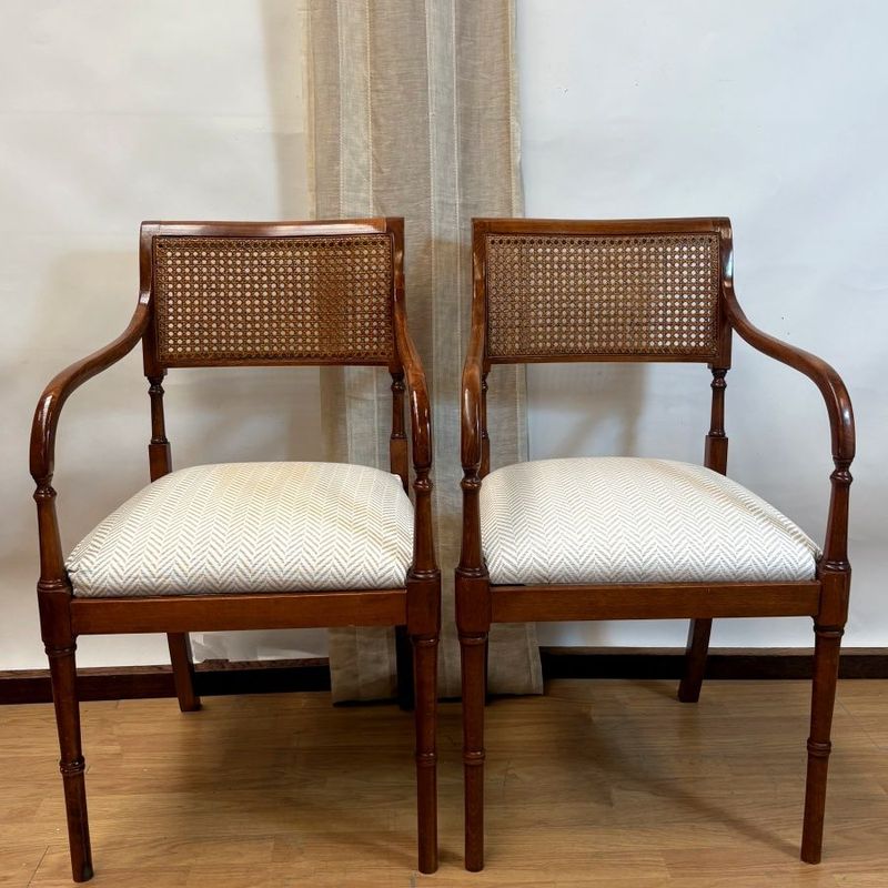 Pareja de Sillones Clásicos