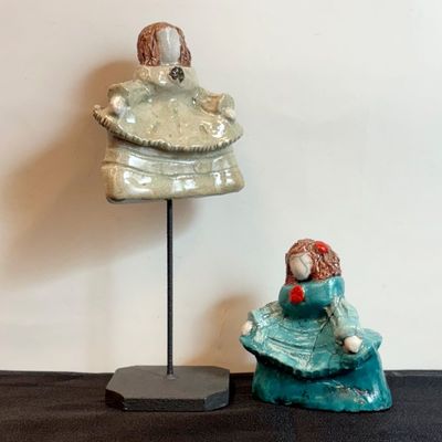 Par de Meninas de Cerámica Vidriada Par de Meninas de Cerámica Vidriada