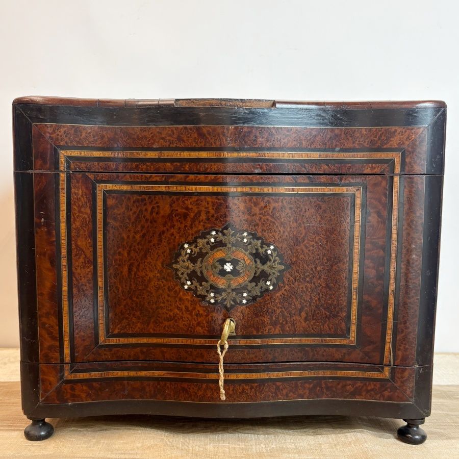 Caja Marquetería estilo Napoleón III Caja Marquetería estilo Napoleón III