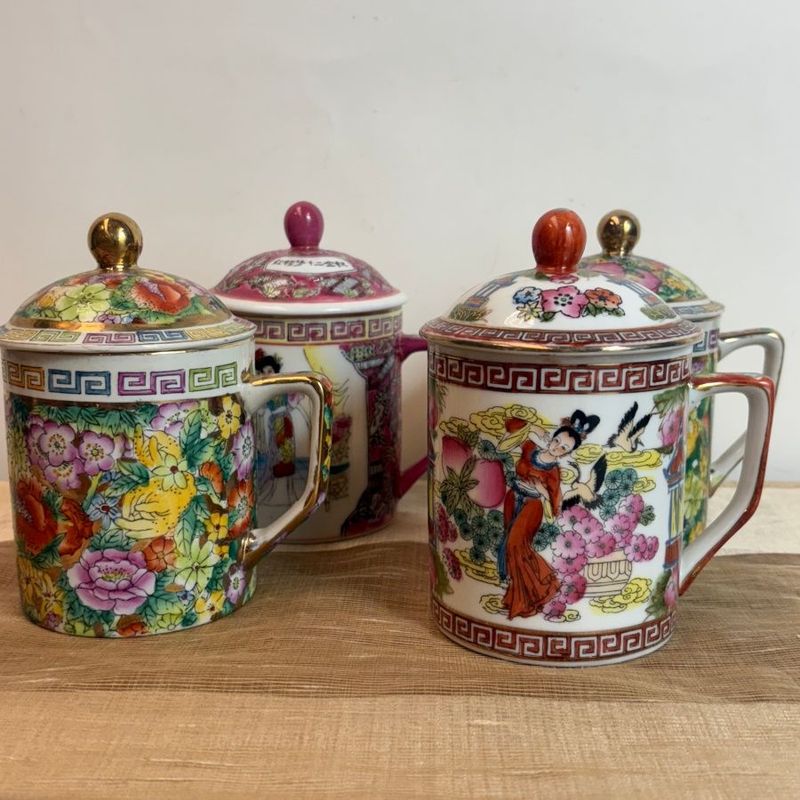 Lote Cuatro Tazas de Té con Tapa