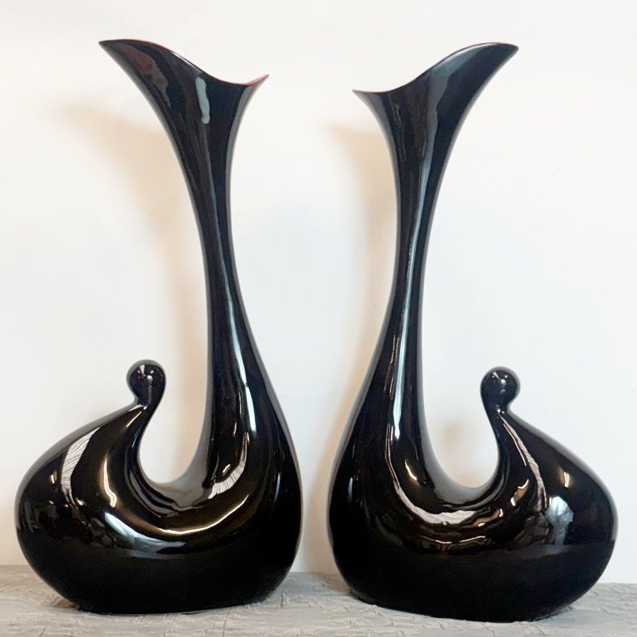 Pareja de Jarrones Negros y Rojos