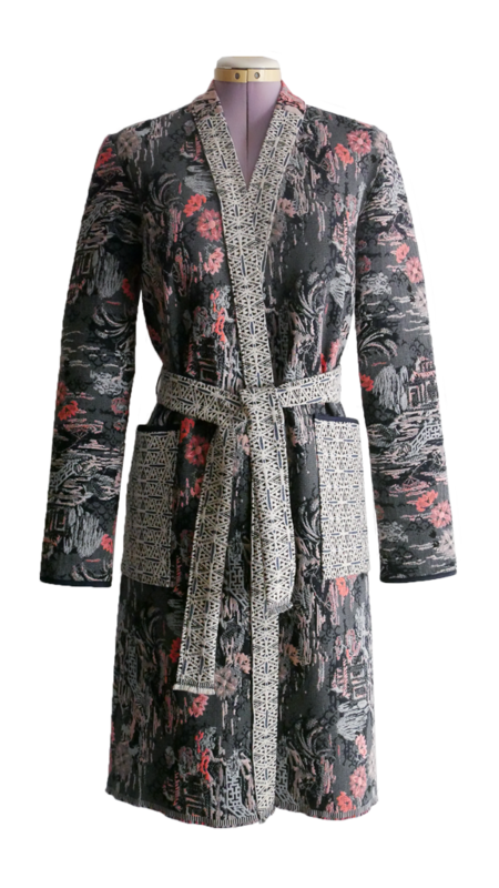 YAKAYA Japanisch gemusterter Kimono Mantel mit Taschen YAKAYA Japanisch gemusterter Kimono Mantel mit Taschen