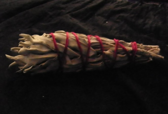 Small 4 inch sage bundle