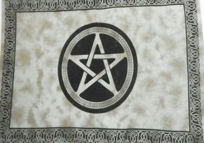Celtic Design 85&quot; X 100&quot; Green Tapestry