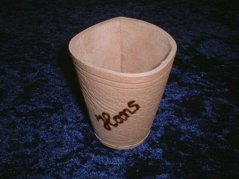 Knobelbecher / Würfelbecher mit Namen echt Leder >>> JEDER NAME MÖGLICH! <<<