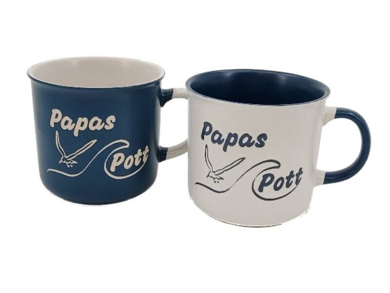 Ein Hösti-Maritim Becher ca.410ml ca.10x9cm, aus Keramik, Papas Pott weiß oder blau, mit Möwe
