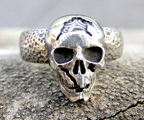 Small Broken Skull Ring