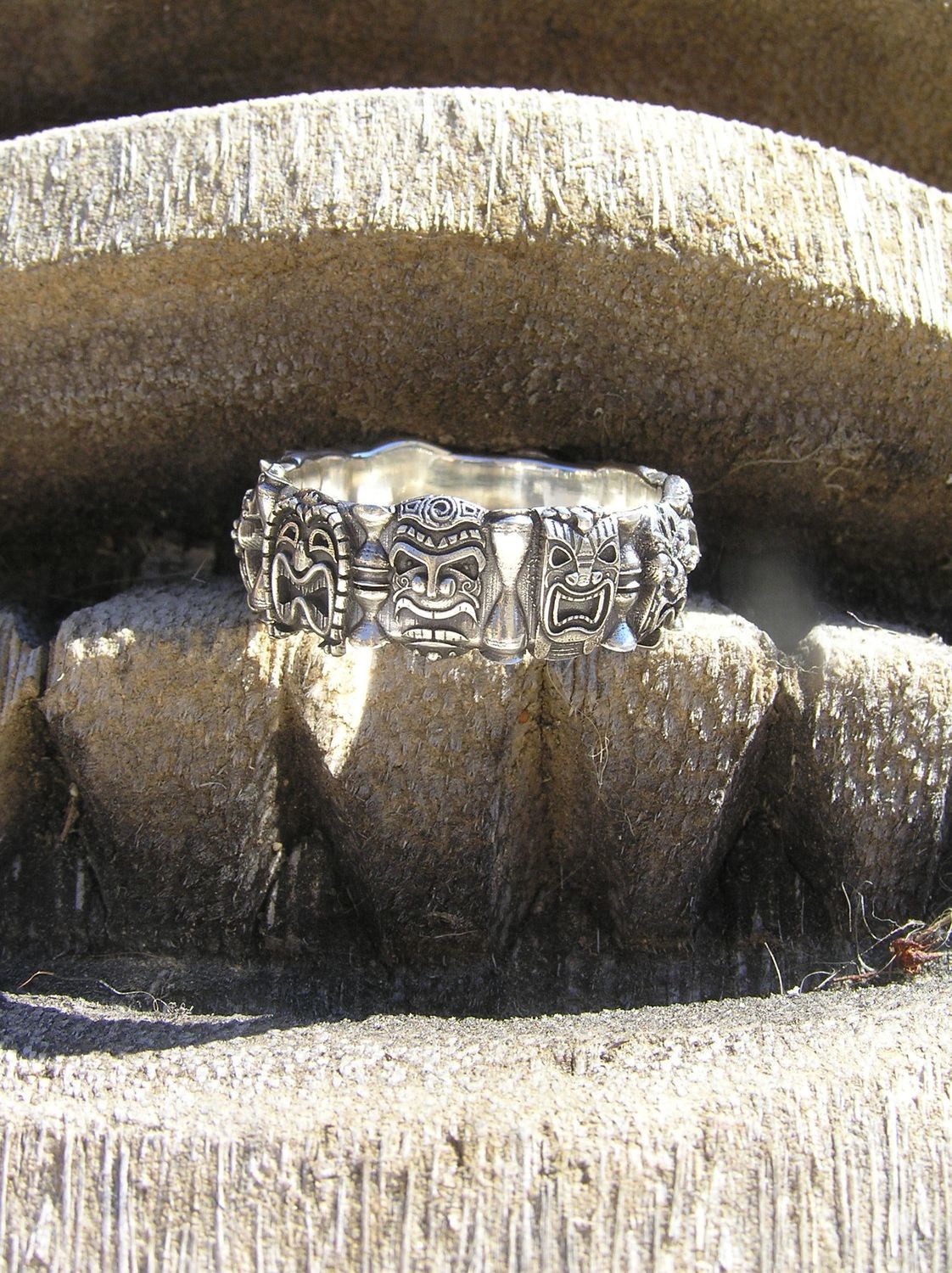 Tiki Band Ring