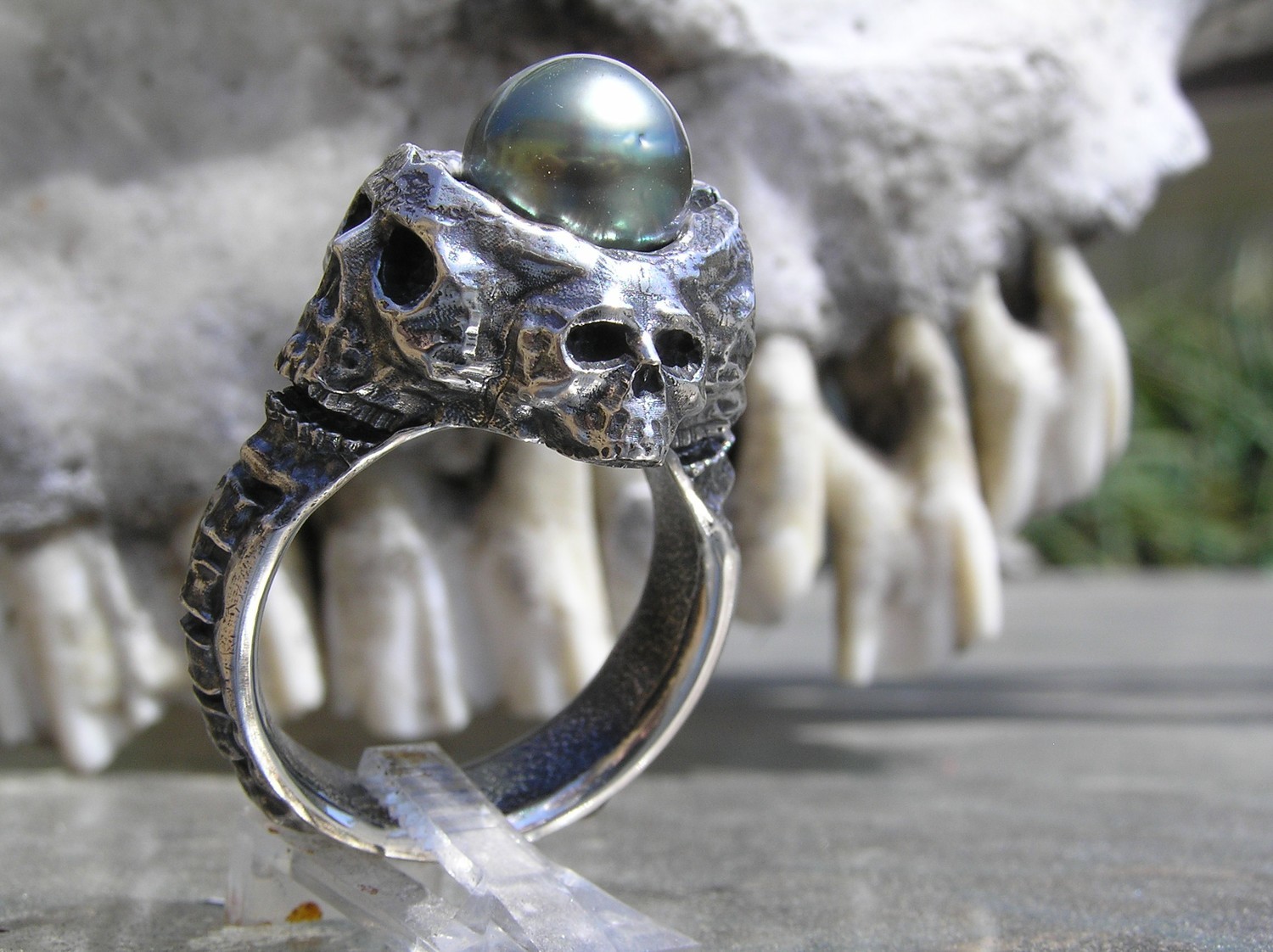 Skull Ring with Tahitian Pearl