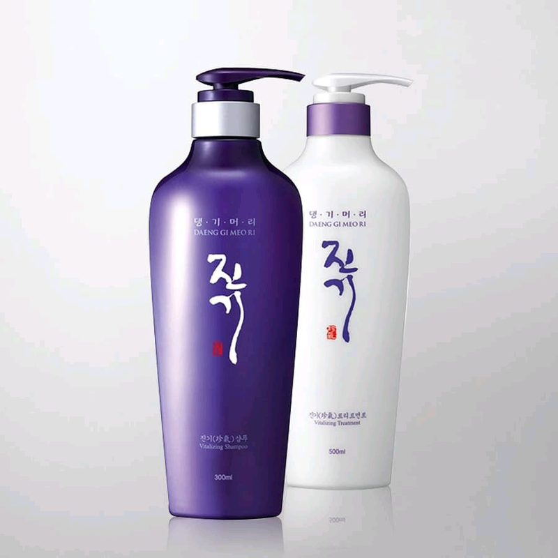 Восстанавливающий шампунь Daeng Gi Meo Ri Vitalizing Shampoo специально для...