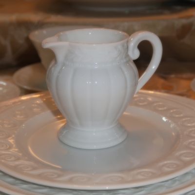 LOUVRE -SMALL CREAMER