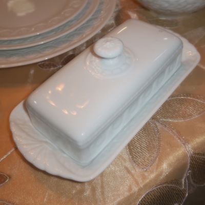 LOUVRE -RECTANGULAR COVERED BUTTER