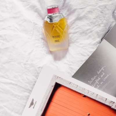 BENTLEY  -VIBRANT HIBISCUS