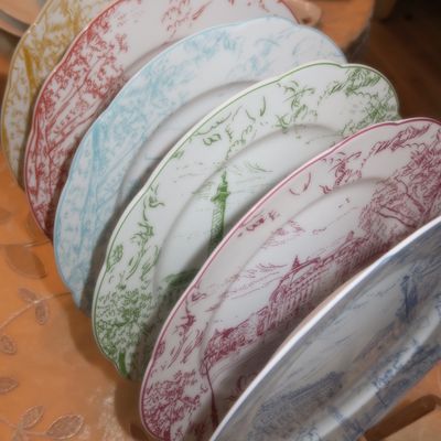 TOUT PARIS -ASSORTED DINNER PLATES