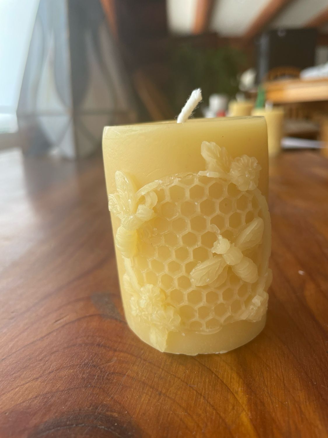 Candle: Pillar Med Bee and Hex In Circle 2.5&quot;hx 1.875&quot;Diam