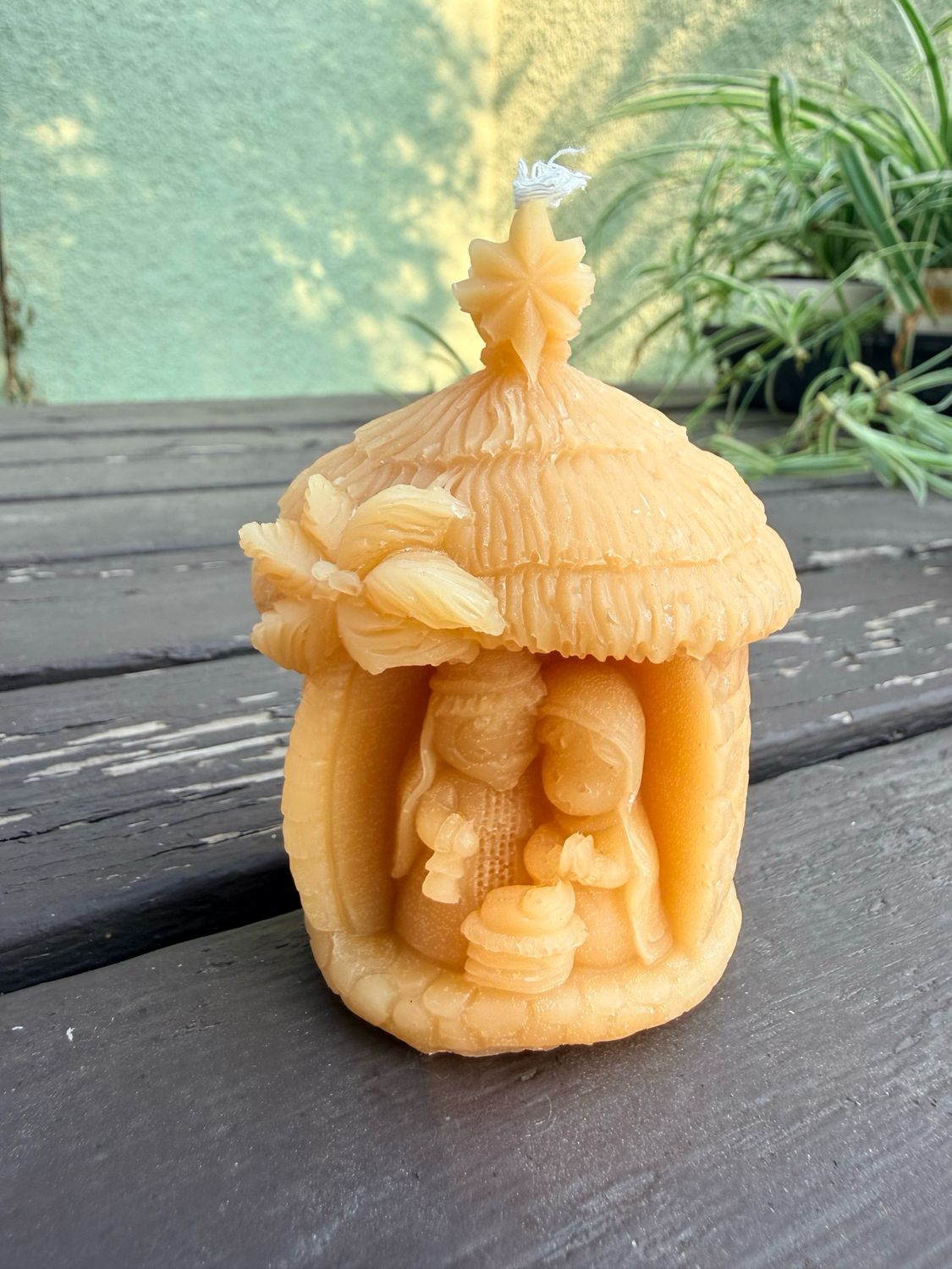 Candle: Holy Family Thatched Manger - Med pillar