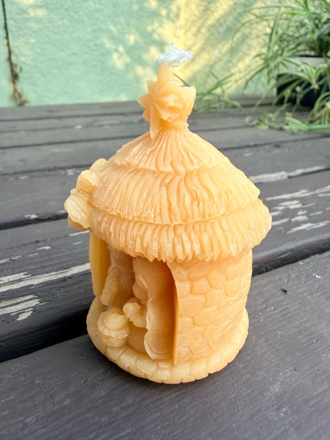 Candle: Holy Family Thatched Manger - Med pillar