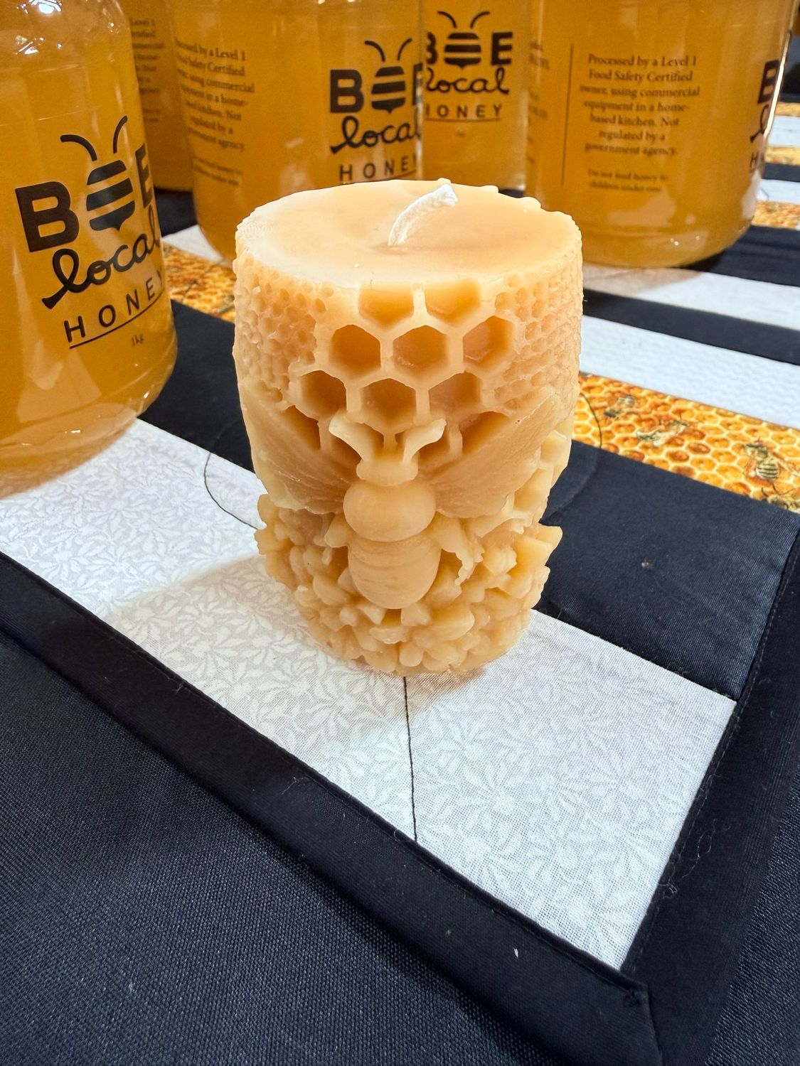 Candle: Pillar Big Bee On Two Sized Comb