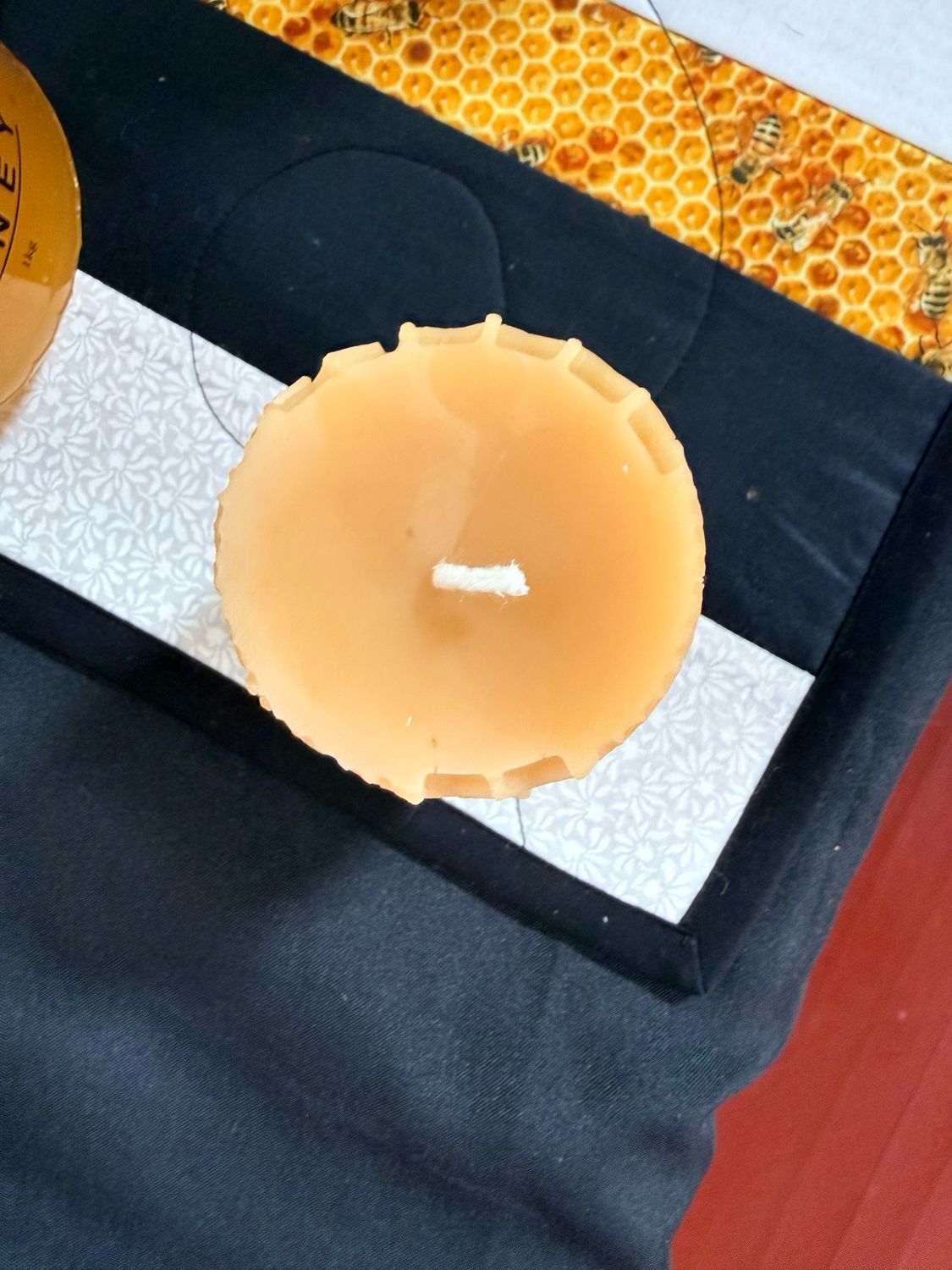 Candle: Pillar Big Bee On Two Sized Comb