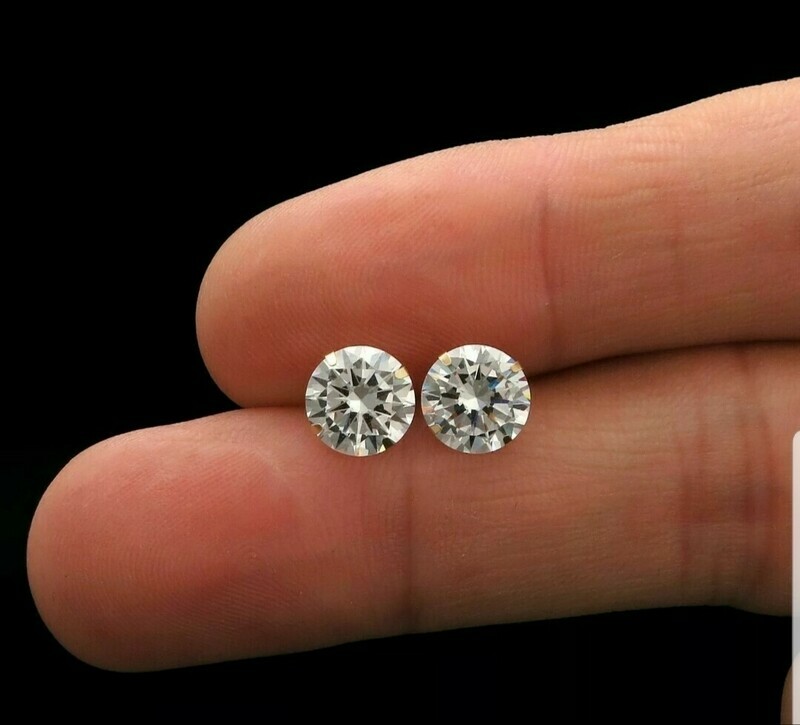 New 2ct Beautiful Moissanite stud earrings