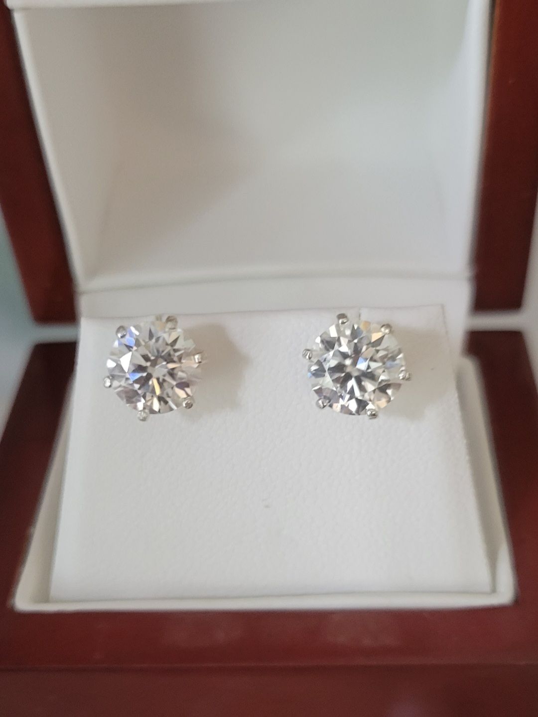 New 4ct Certified Moissanite Stud Earrings