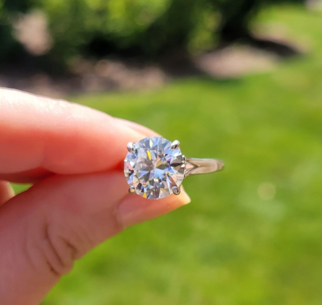 New 4ct Certified Moissanite Engagement Ringn, size 7