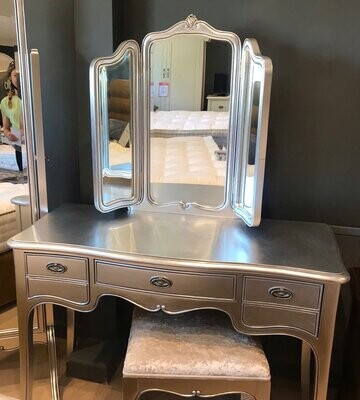 CLEARANCE Winsor Sophia Dressing Table, Stool & Mirror RRP £2179 - NOW £895