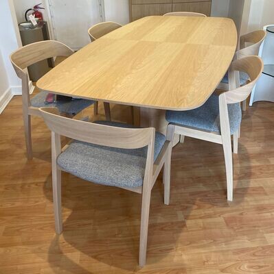 CLEARANCE Skovby Dining Table & 6 Chairs MRP £4493 NOW £2939