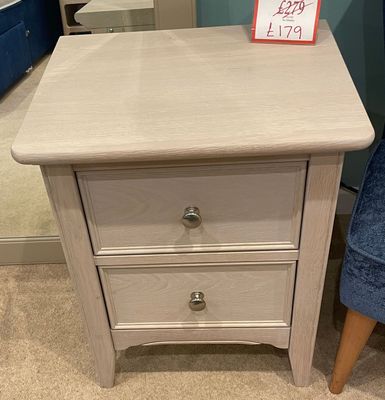 CLEARANCE New England Bedside Chest
WAS £559 CLEARANCE £279 NOW £179