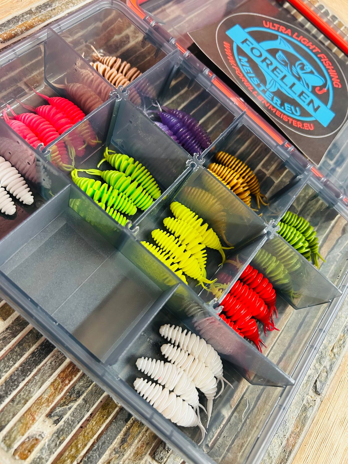 Libra Lures Set in Box mit Gummidichtung  (40 Stück Libra Lures  Turbo Worm / Käse)