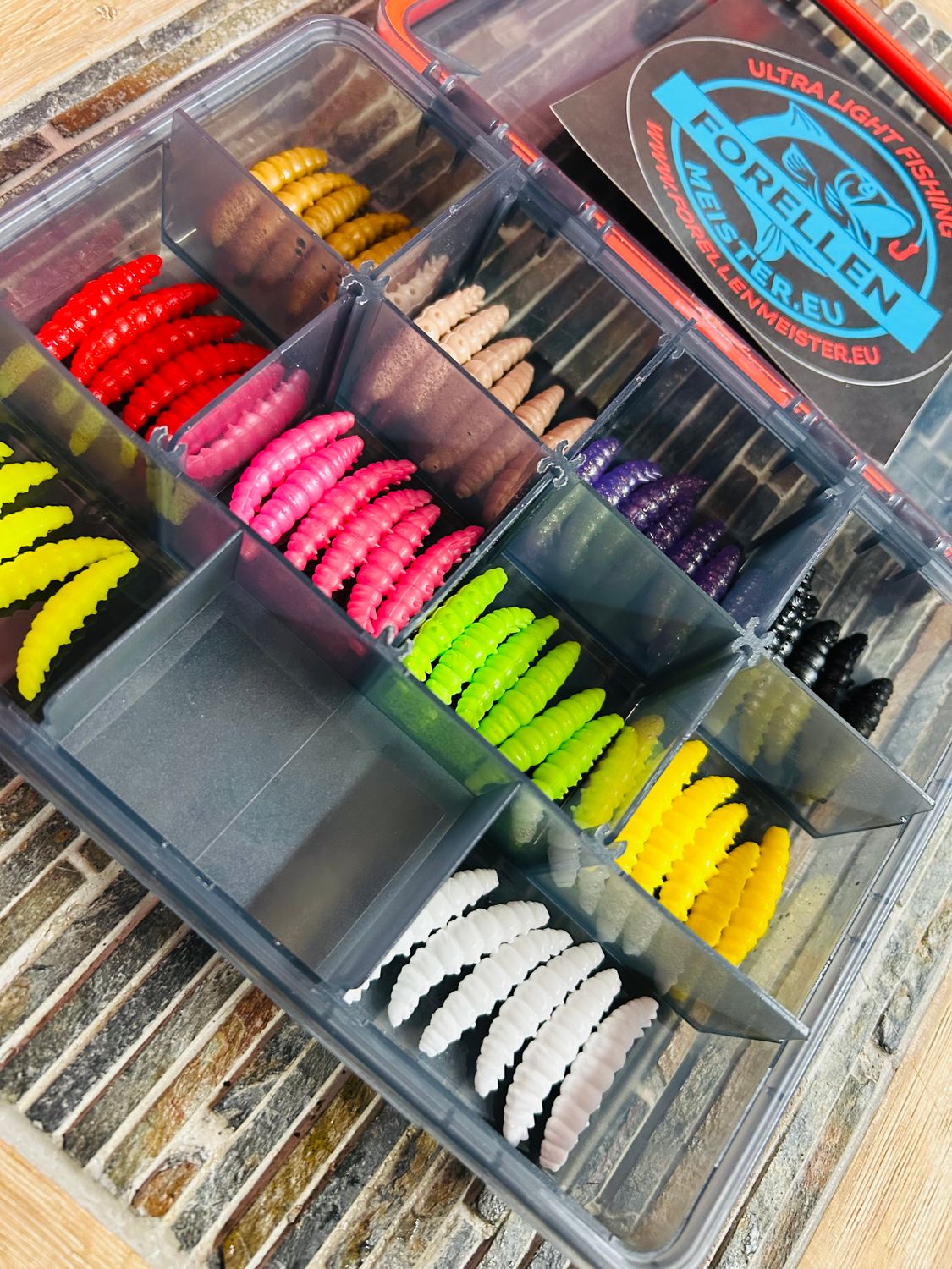 Libra Lures Set in Box mit Gummidichtung  (60 Stück Libra Lures Larva / 35mm / Käse)