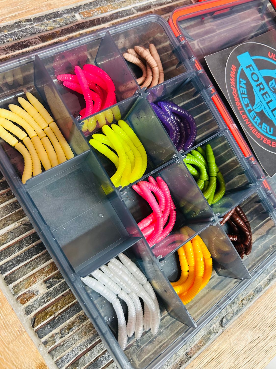 Libra Lures Set in Box mit Gummidichtung  (60 Stück Libra Lures Fatty D Worm Tournament / 55mm / Käse)