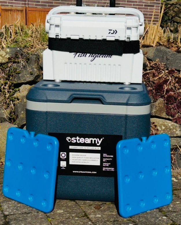 52 Liter Steamy Kühlbox mit Rollen + 2 Stück XXL Kühlakku + Meiho Haltegurt (ohne Meiho Box)