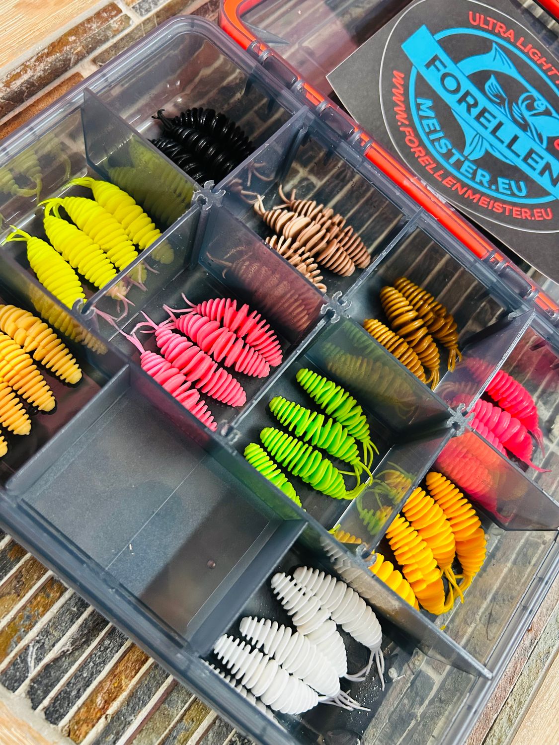 Libra Lures Set in Box mit Gummidichtung  (40 Stück Libra Lures  Turbo Worm / Käse)