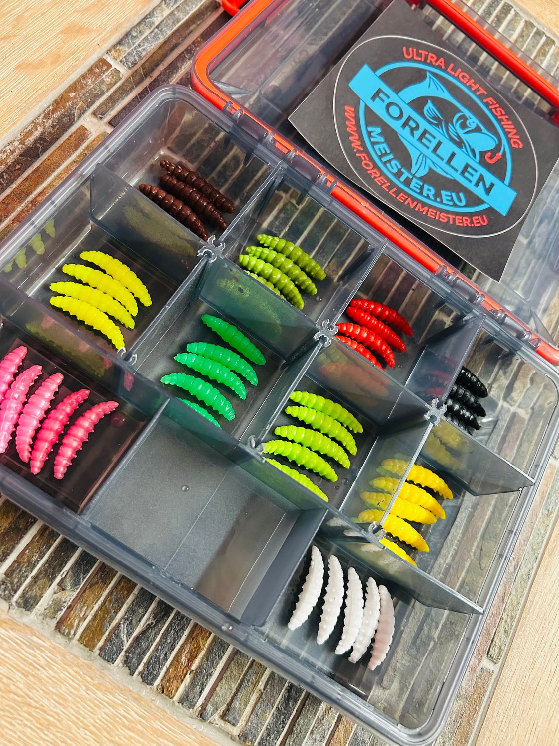 Libra Lures Set in Box mit Gummidichtung  (50 Stück Libra Lures Larva 30mm / Käse)