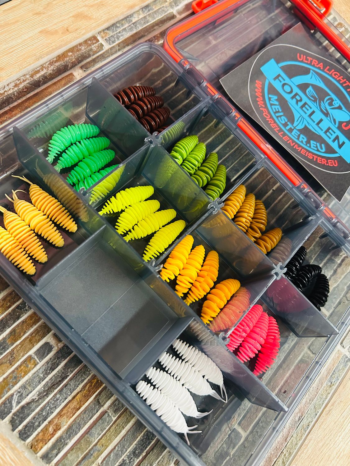 Libra Lures Set in Box mit Gummidichtung  (40 Stück Libra Lures  Turbo Worm / Käse)