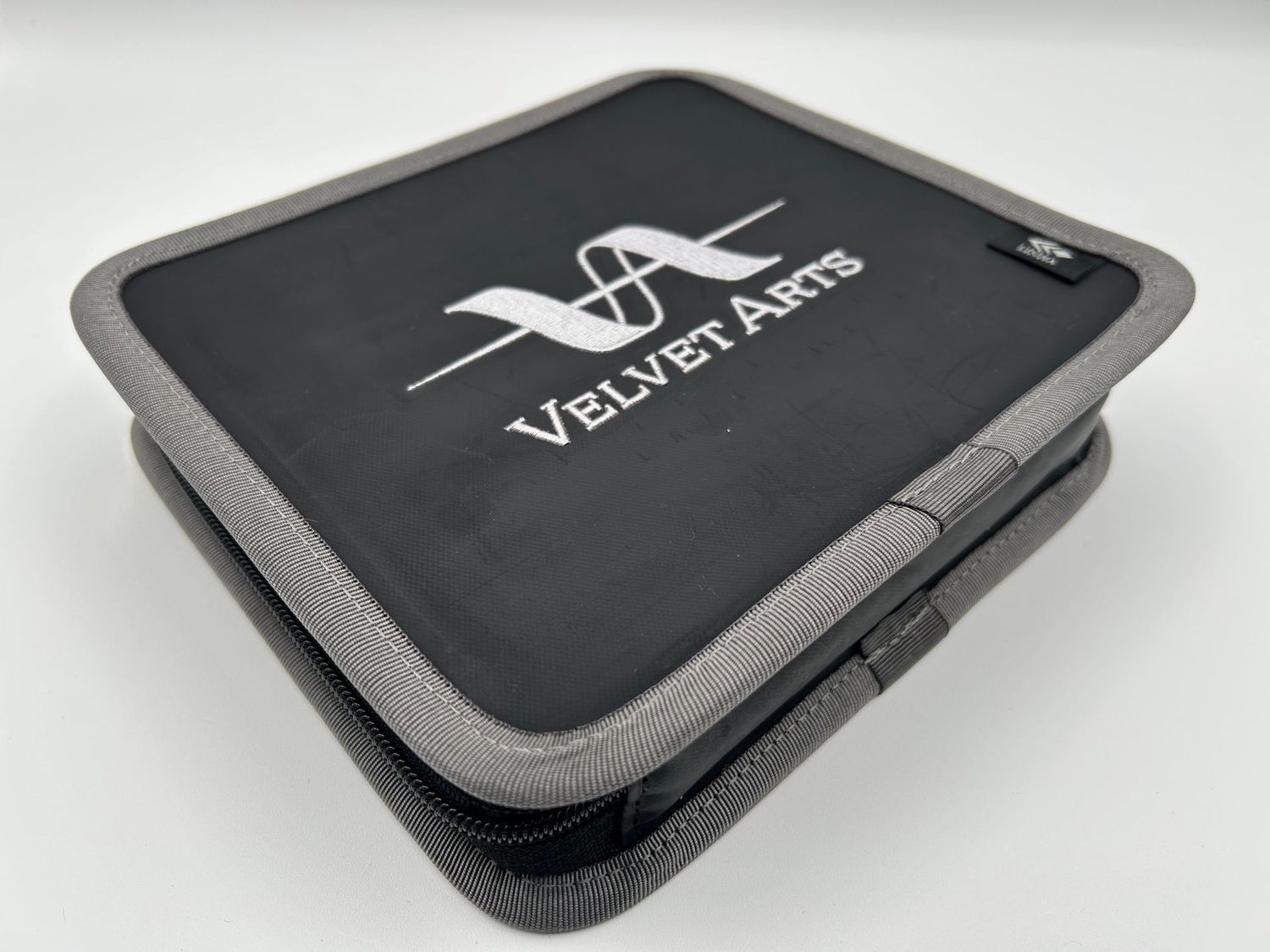 Velvet Arts Spoon Wallet  (185 x 205 x 47mm) Schwarz/Grau