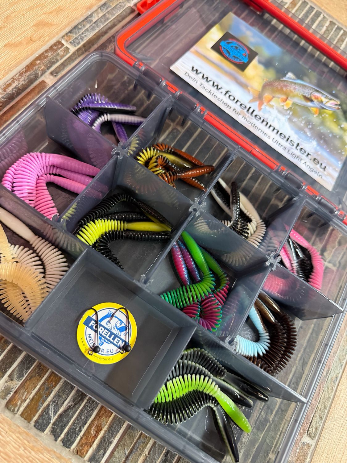 Troutmaster Master Leech 75mm Knoblauch Sortimentbox 40 Köder mit Tungstenhaken & Box Troutmaster Master Leech 75mm Knoblauch Sortimentbox 40 Köder mit Tungstenhaken & Box