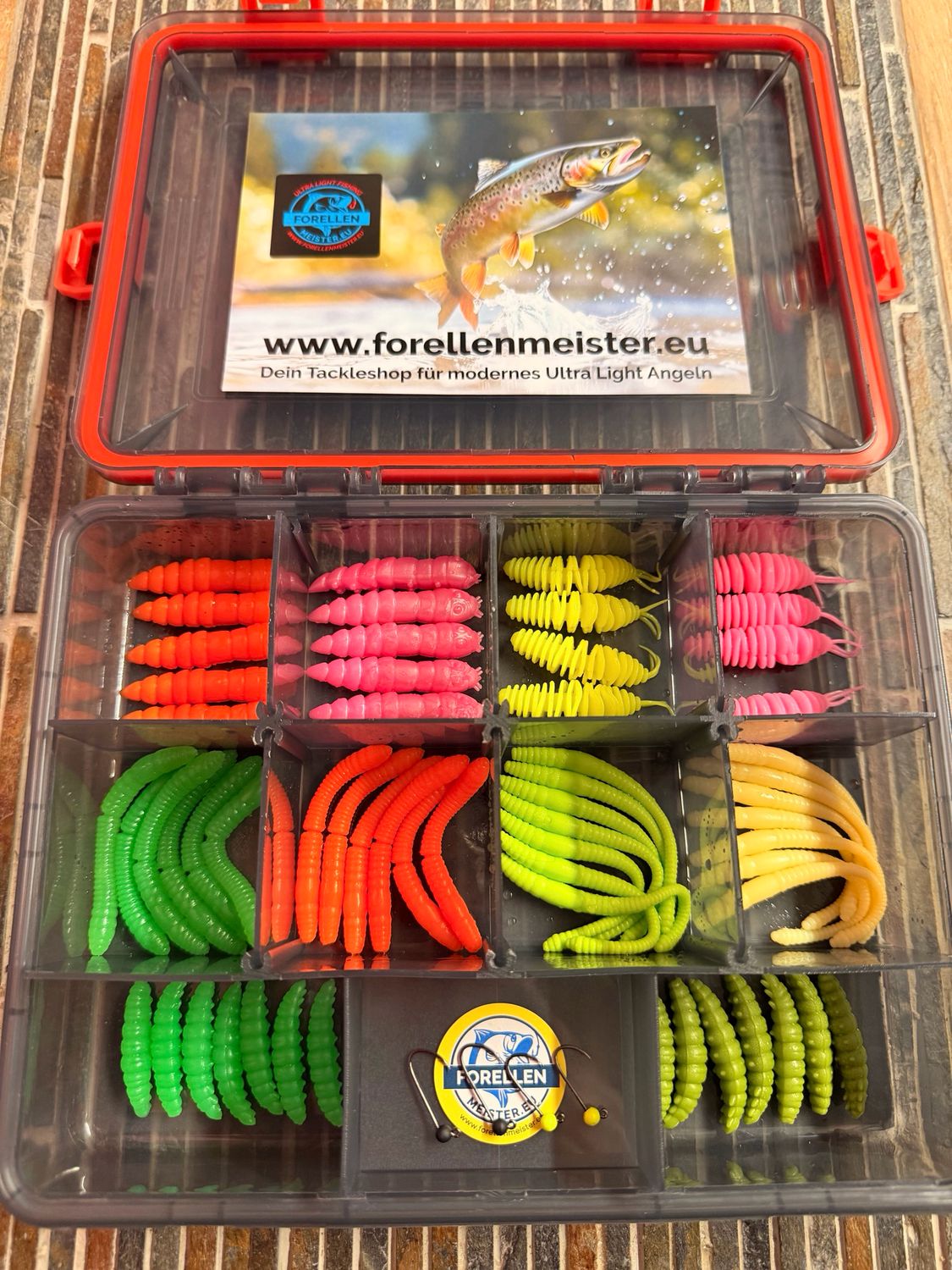 Dänemark Edition Libra Lures mixed Set in Box mit Gummidichtung inkl. 4 Stück Gutza Jighaken ( 58 Stück Libra Lures Köder / Käse)