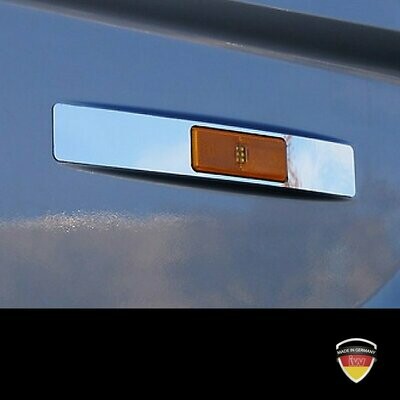 Blinkereinfassung aus spiegelpoliertem Edelstahl Blinkereinfassung aus spiegelpoliertem Edelstahl