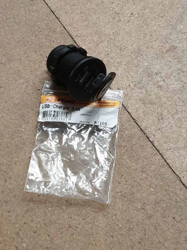 12V USB DOUBLE SOCKET
