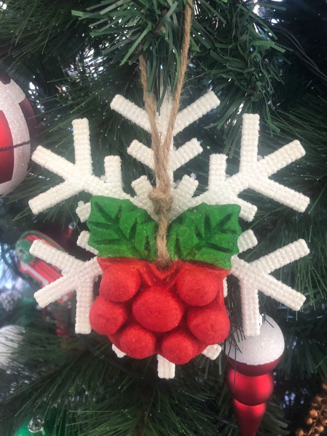 Christmas Berry Chewy Toy