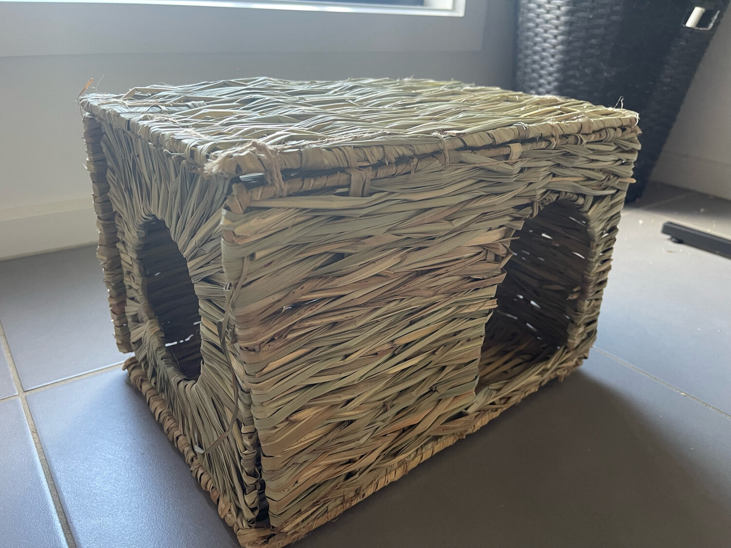 Hay Hide House 37cm x 29cm x 26cm