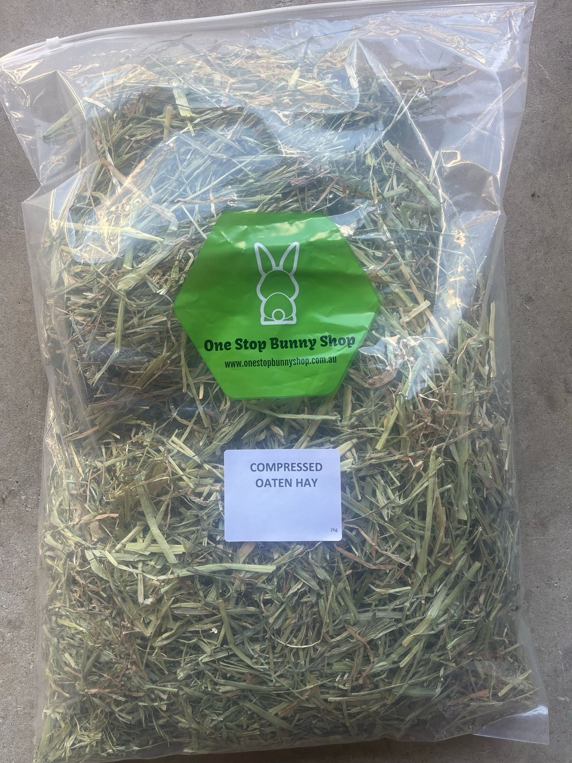 New Batch Compressed Oaten Hay 2kg (less than 90% Green)