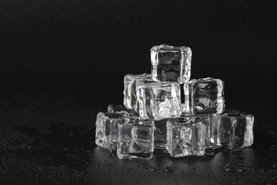 Cocktail Ice (24 Cubes)