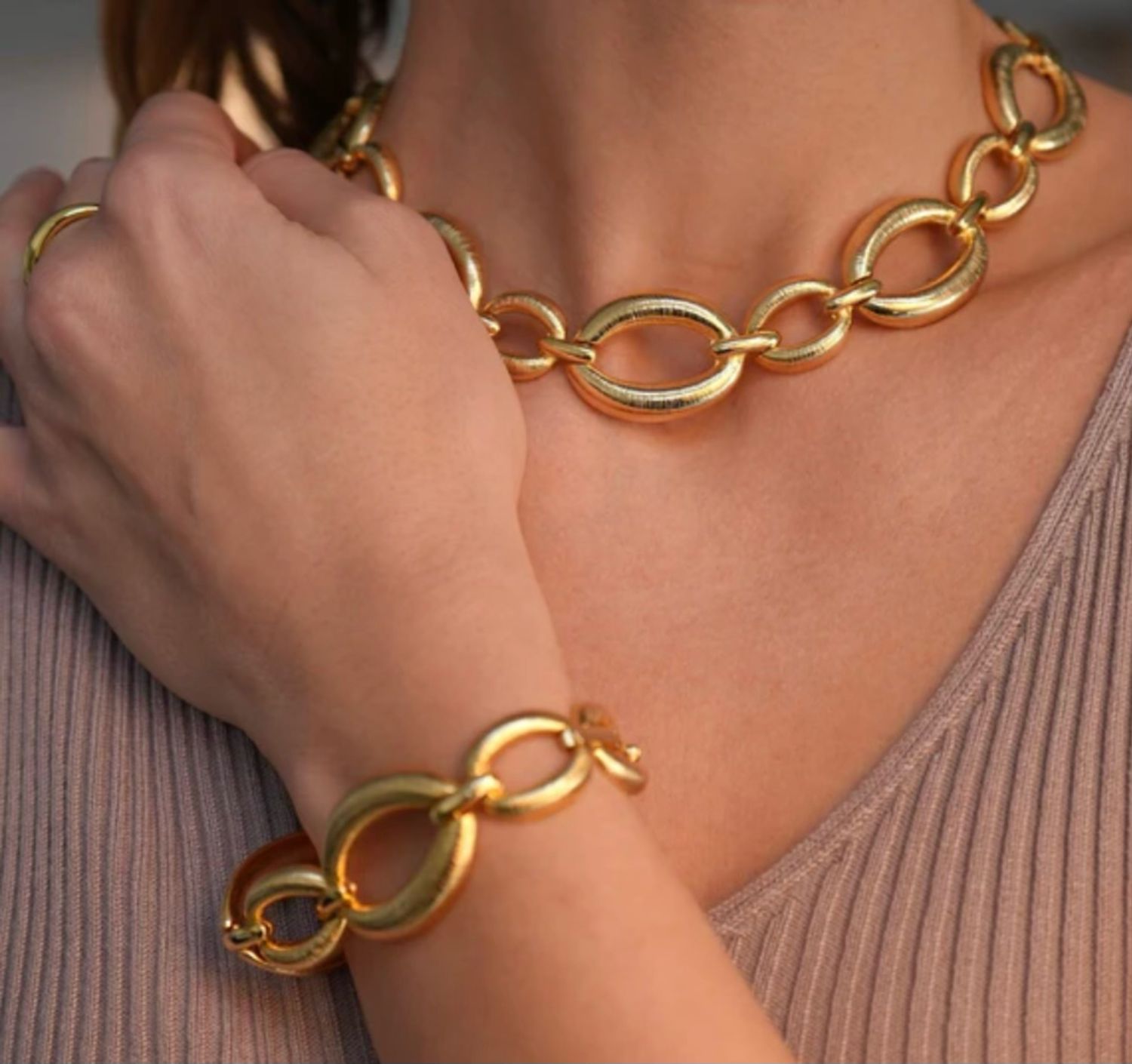 Gold Trip - Vintage Brushed Oval Link Necklace