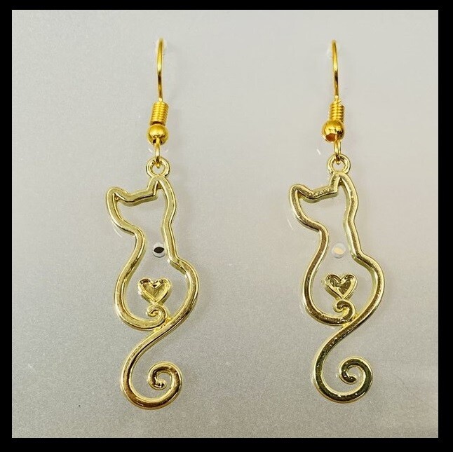 BEAUTIFUL ANIMAL LOVER CAT EARRINGS - GOLD COLOURED