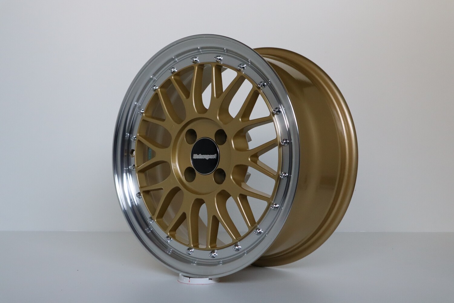 IB Le Mans Youngtimer 7x16 ET25 LK 4x100 in Gold