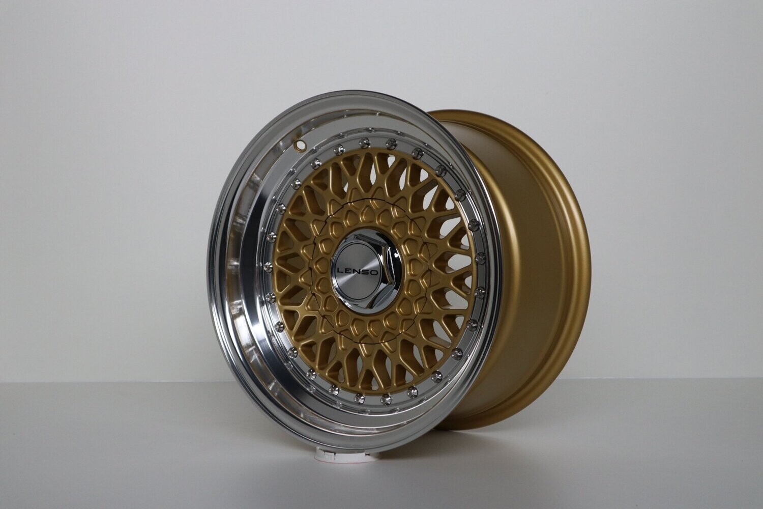 Lenso BSX 8x15 LK 4x100 mit Tüv in Gold Lenso BSX 8x15 LK 4x100 mit Tüv in Gold